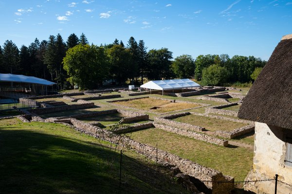 Quels sont les avantages des tentes légères pour les randonnées en haute altitude?